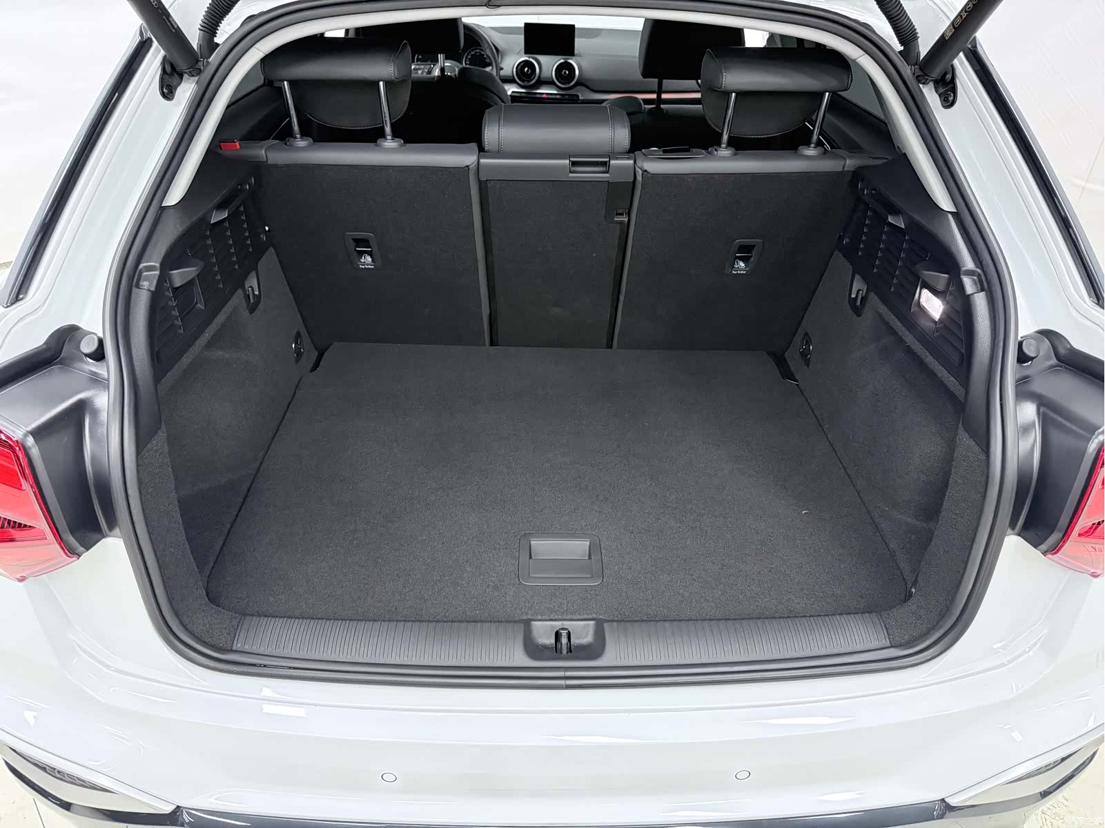 Audi Q2L, 2023 22
