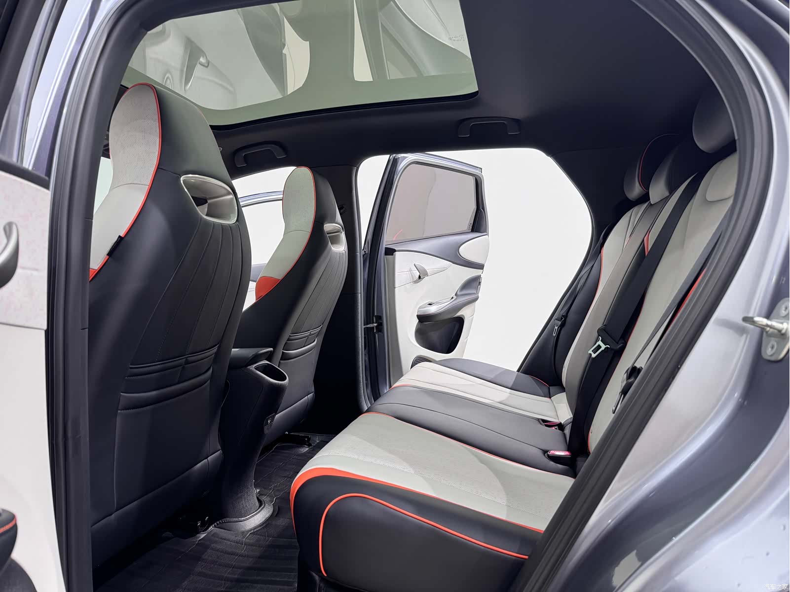 BYD Dolphin, 2023 10