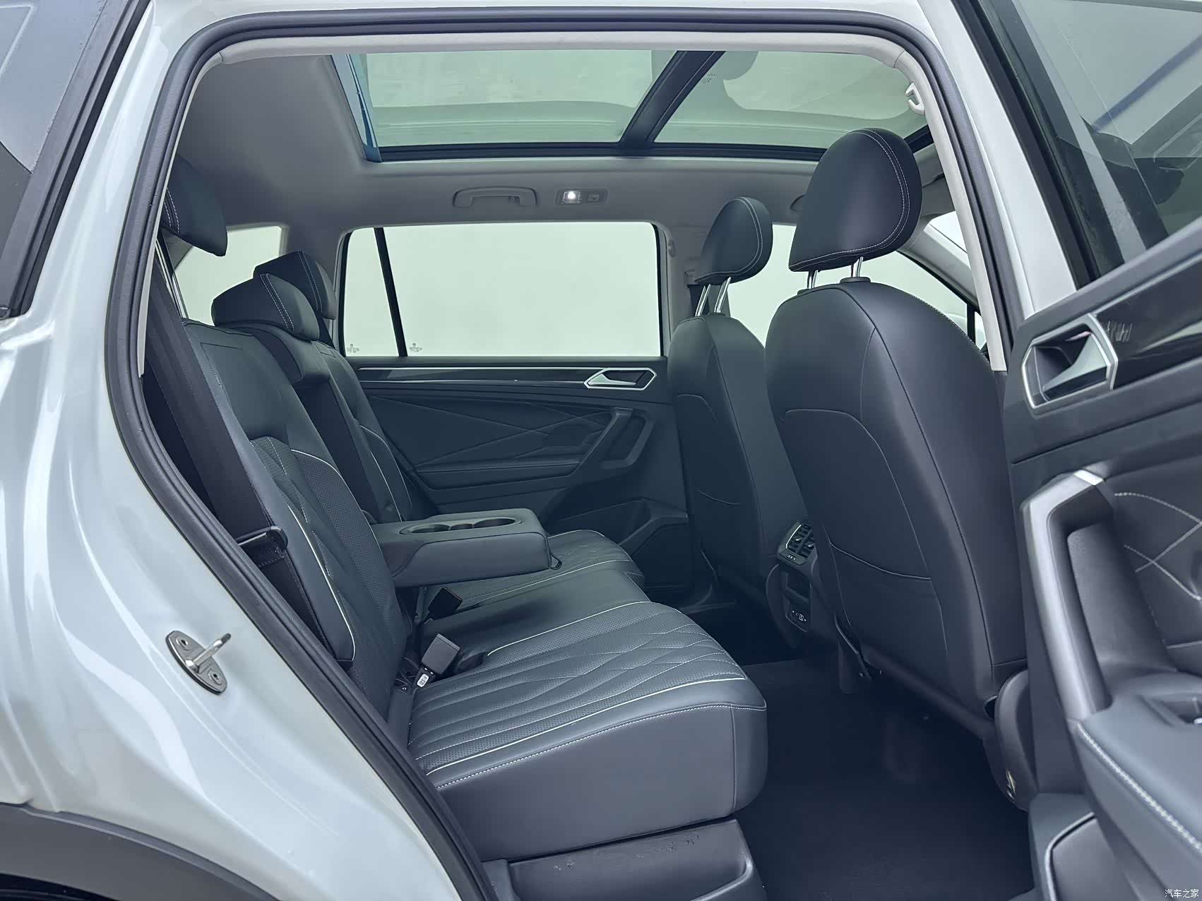 Volkswagen Tiguan L, 2023 10