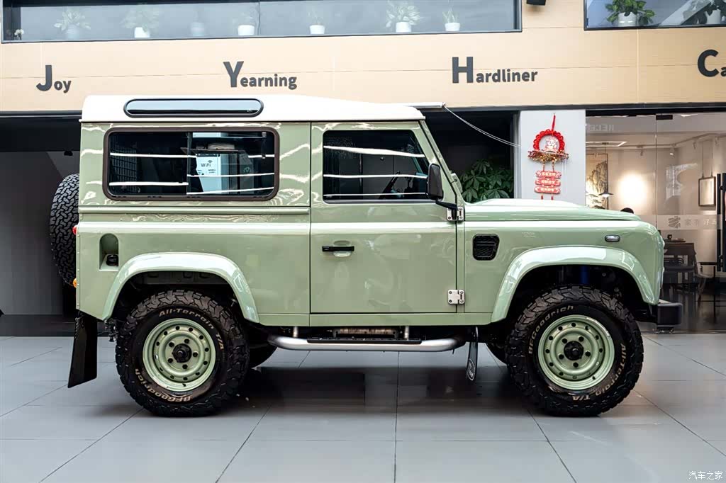 Land Rover Defender, 2017 3