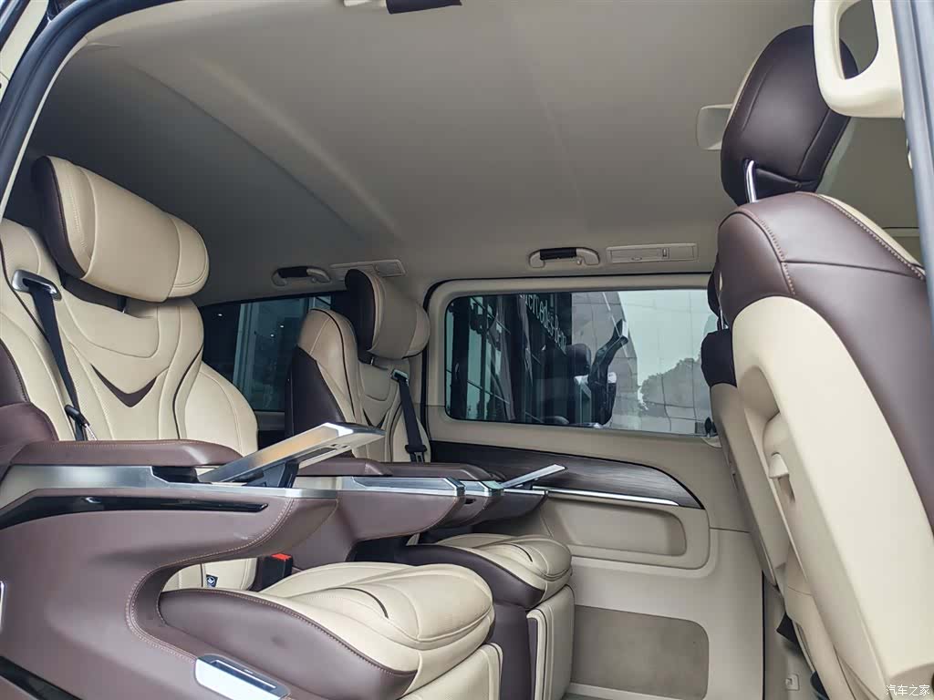 Mercedes-Benz V-Class, 2024 20