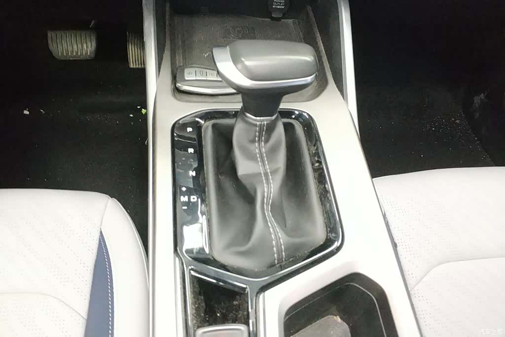 Geely Emgrand, 2022 16