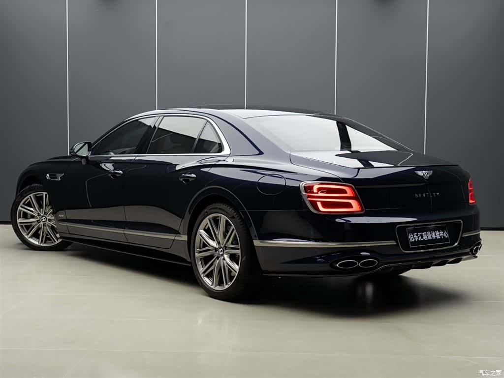 Bentley Flying Spur, 2023 4