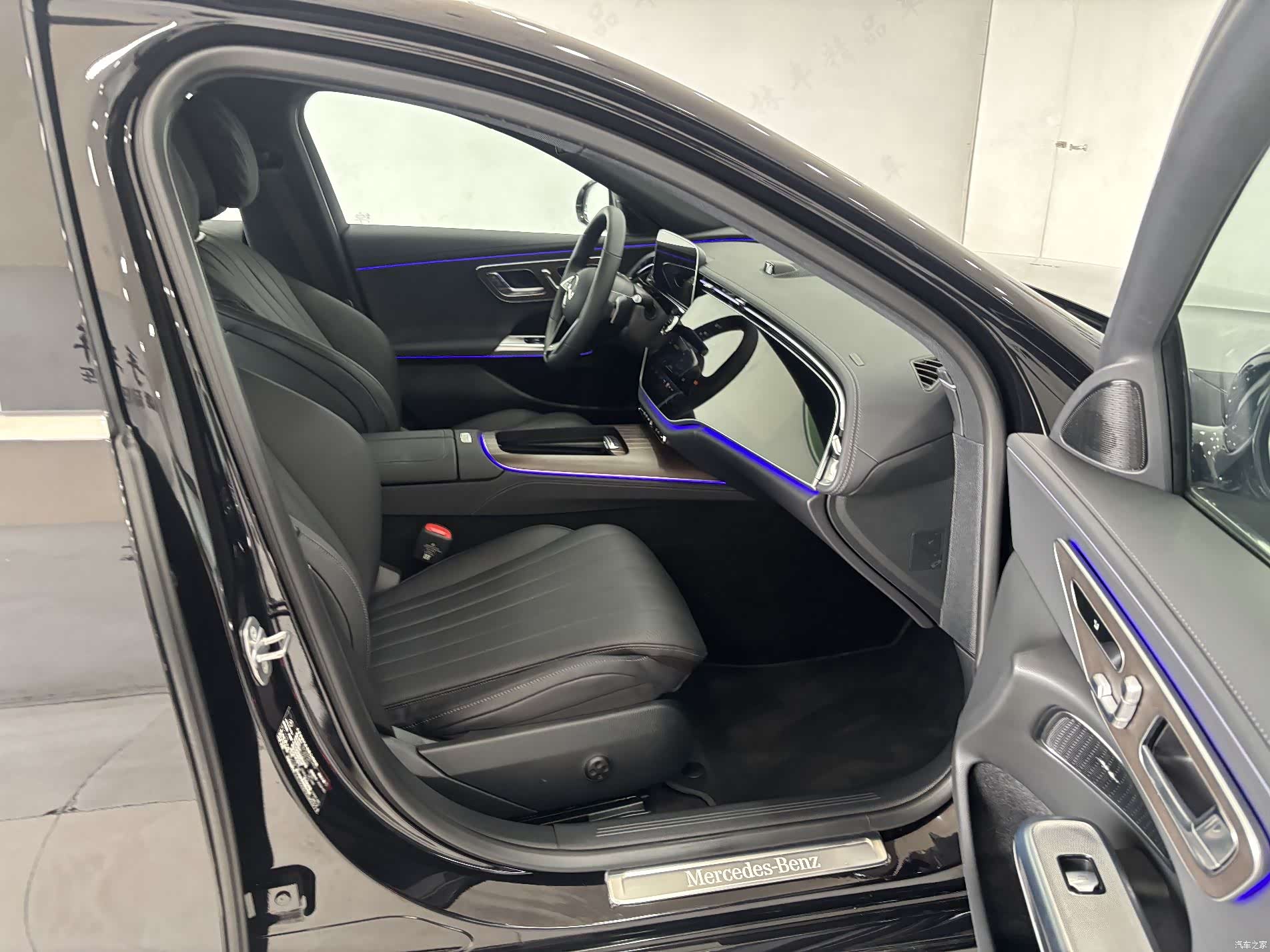 Mercedes-Benz E-Class, 2025 27
