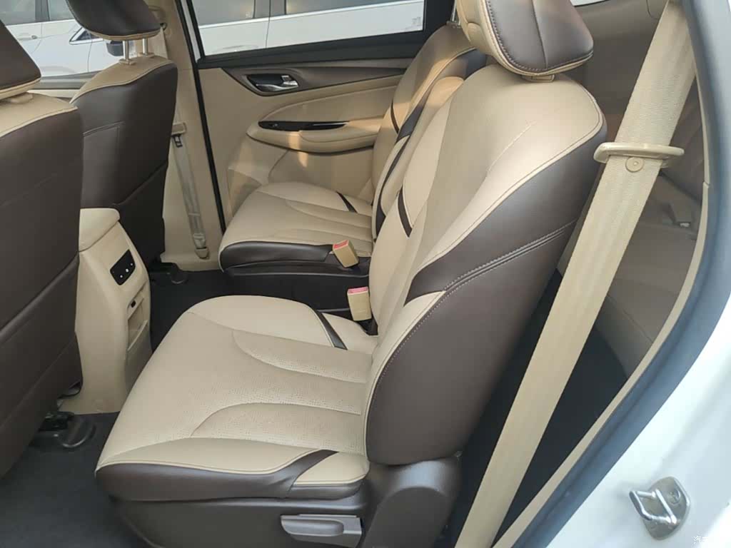 Wuling 730, 2017 17