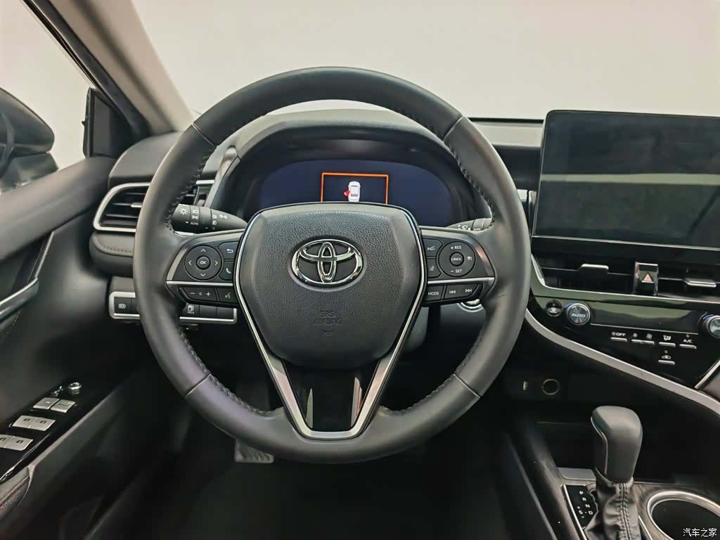 Toyota Camry, 2022 11