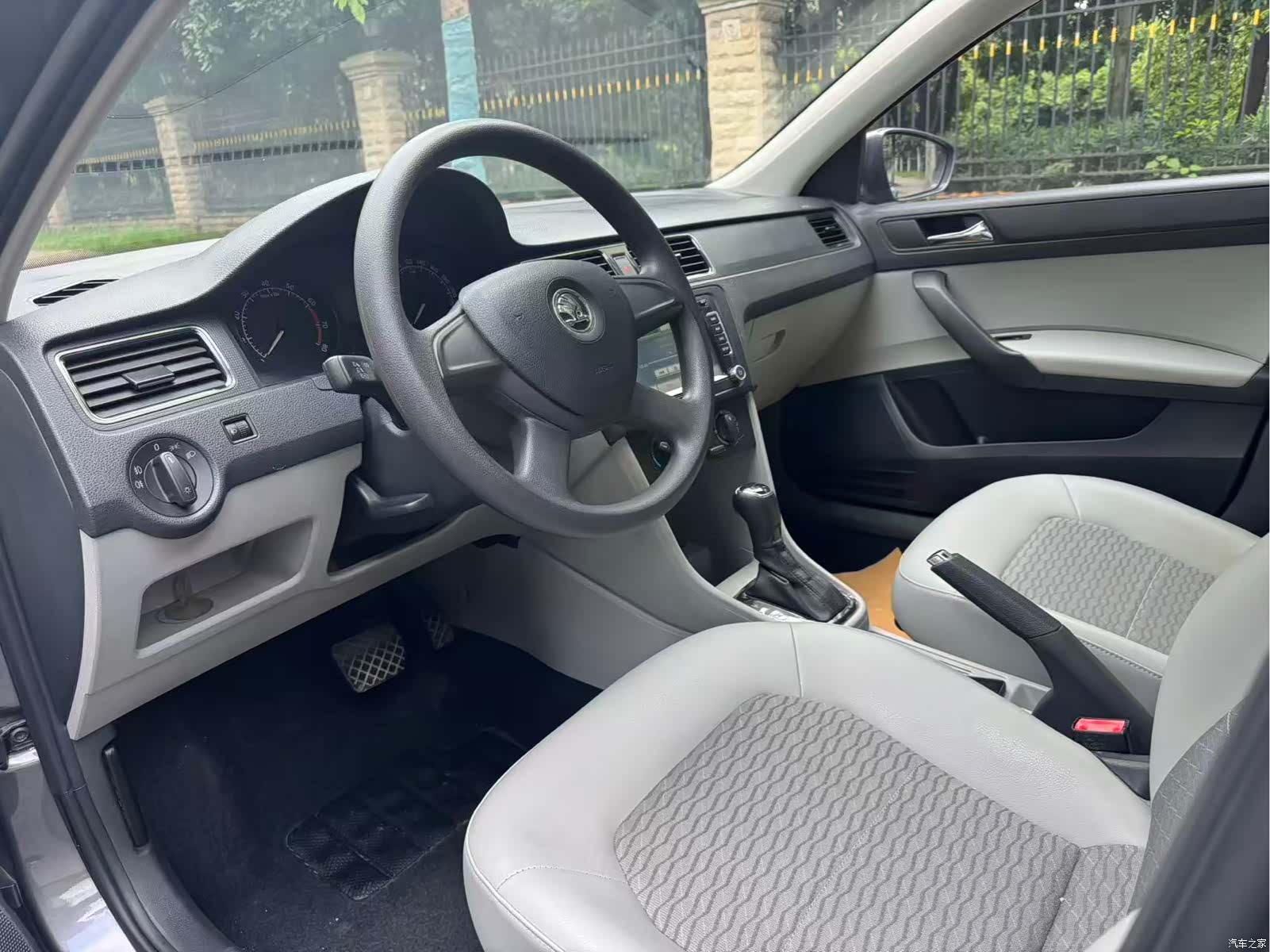 Skoda Rapid, 2014 12