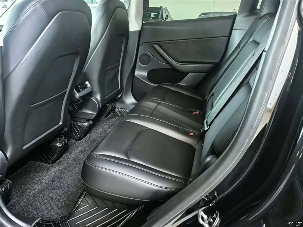 Tesla Model Y, 2021 10
