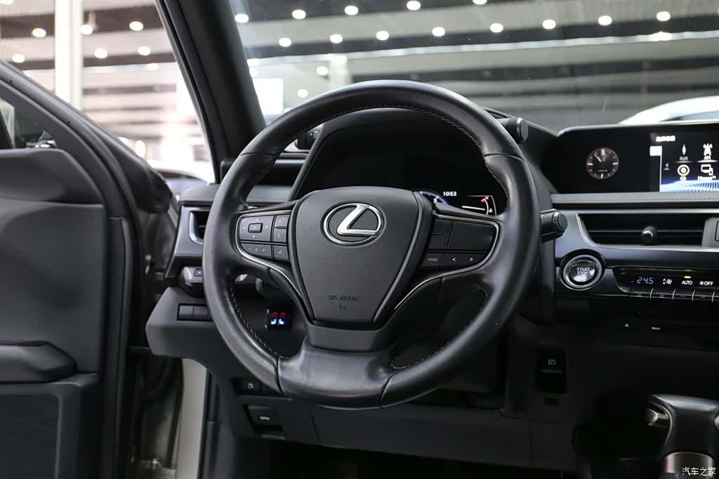 Lexus UX, 2022 11