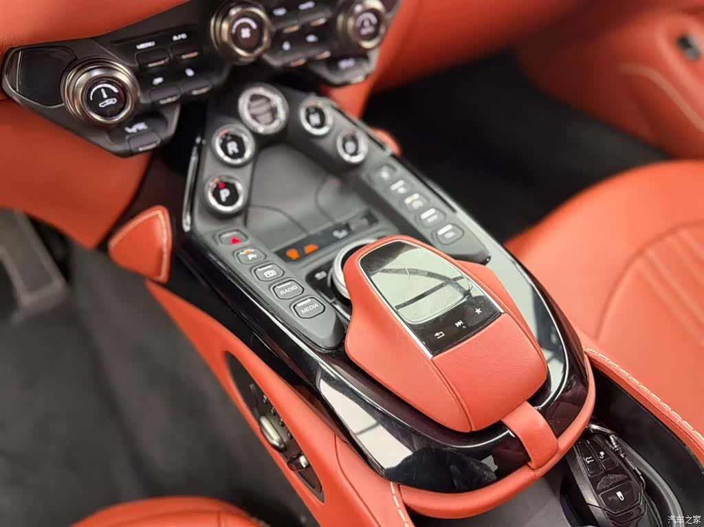 Aston Martin Vantage, 2019 8