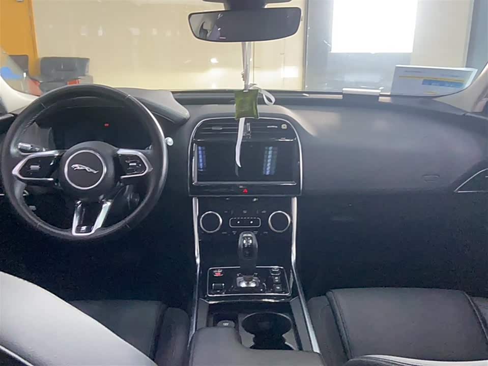 Jaguar XEL Jaguar XEL