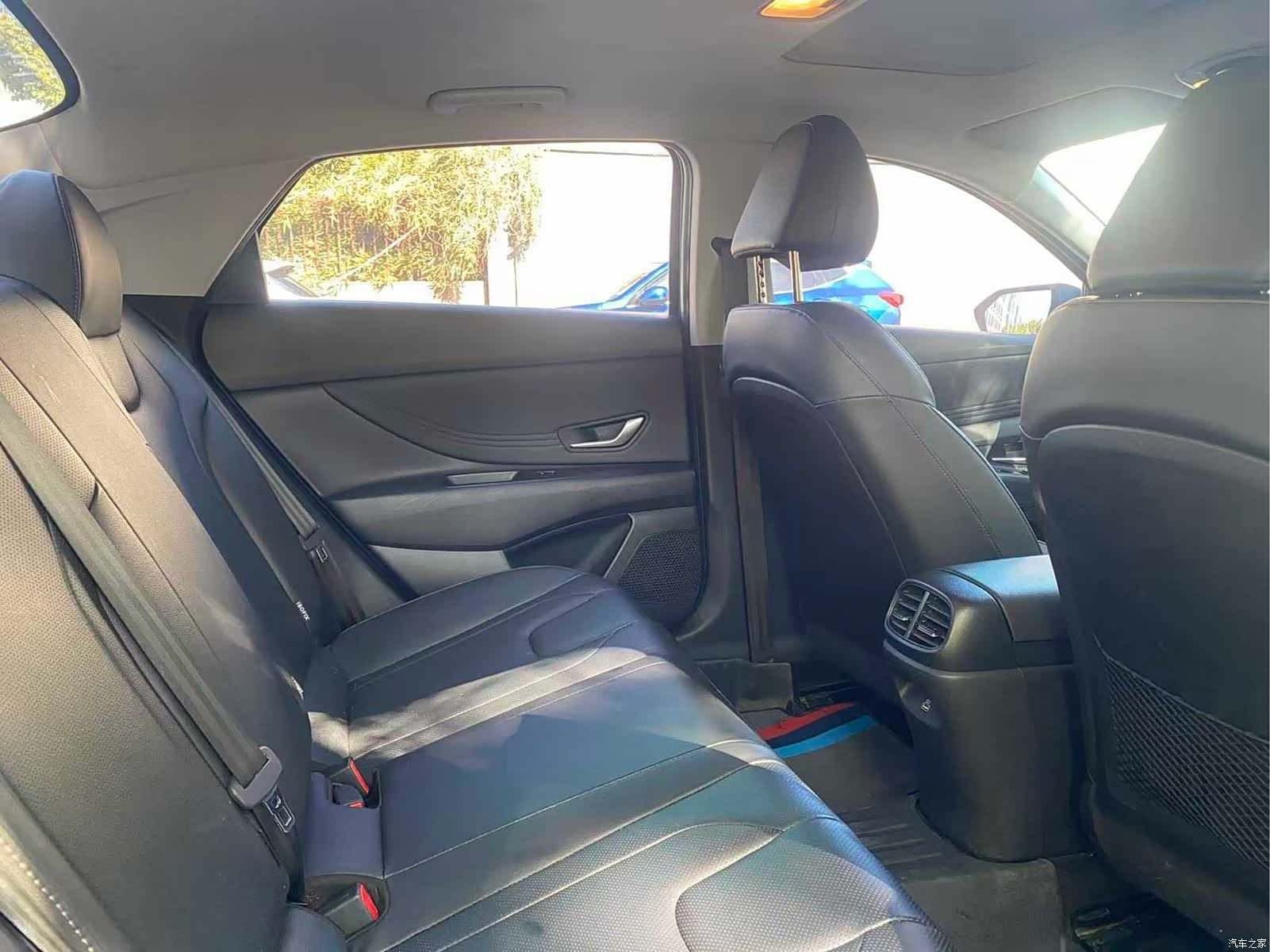 Hyundai Elantra, 2023 4