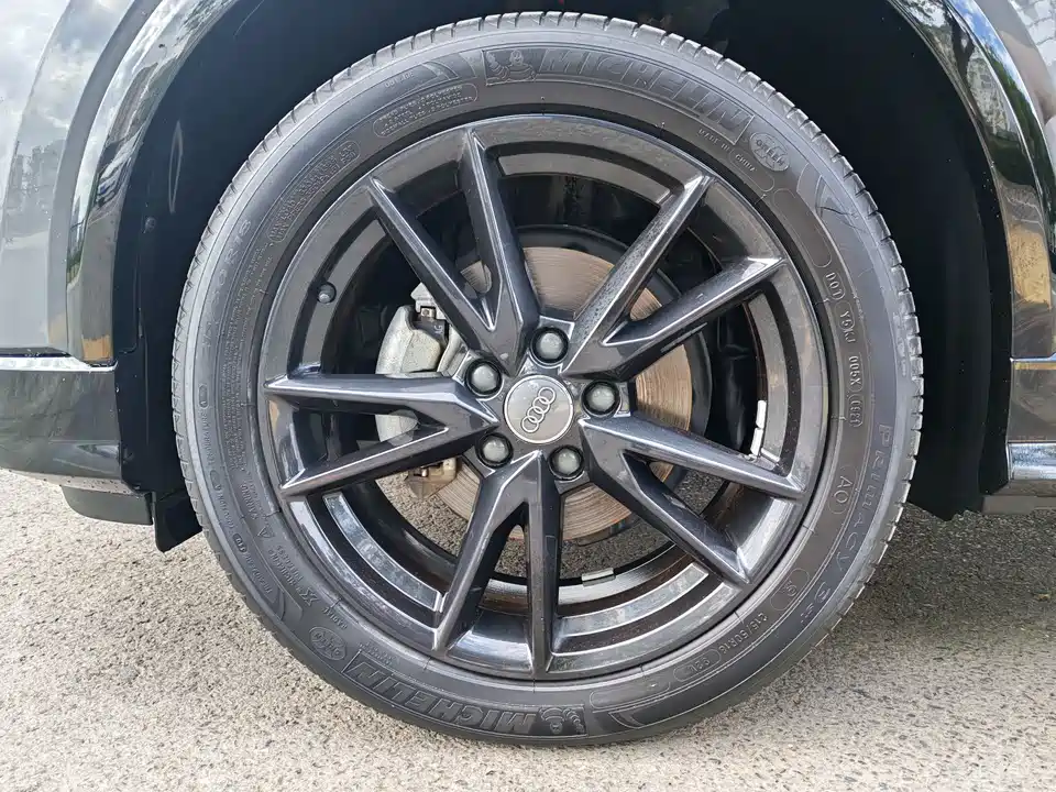 Audi Q2L