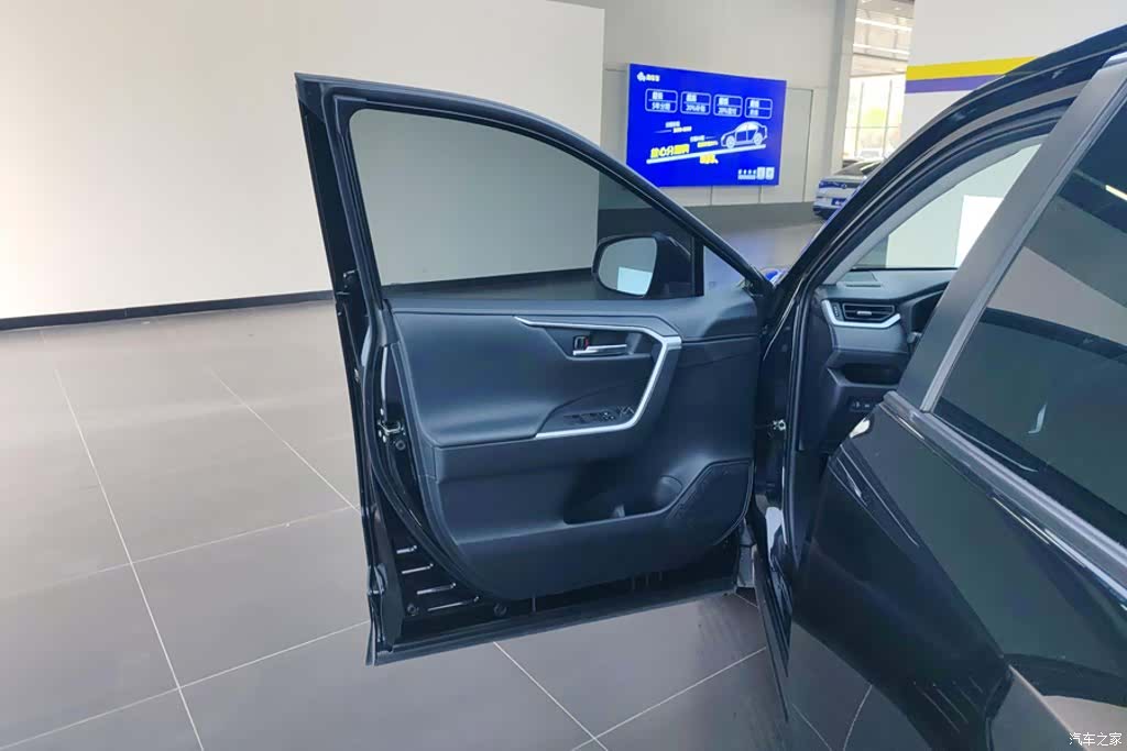 Toyota RAV4, 2023 7