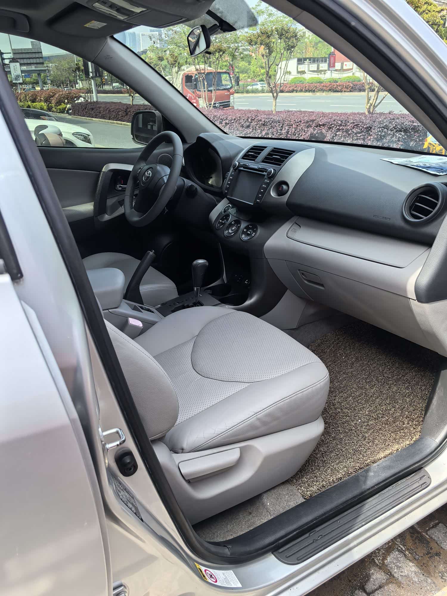 Toyota RAV4, 2010 7