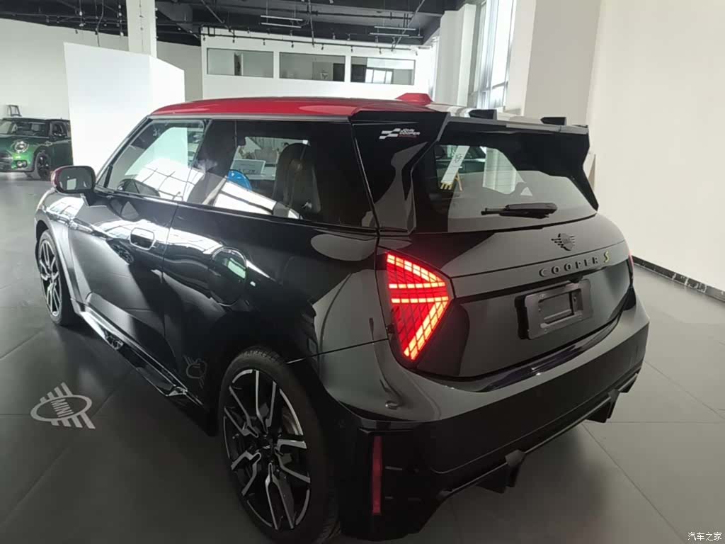 Mini Cooper, 2024 все фото