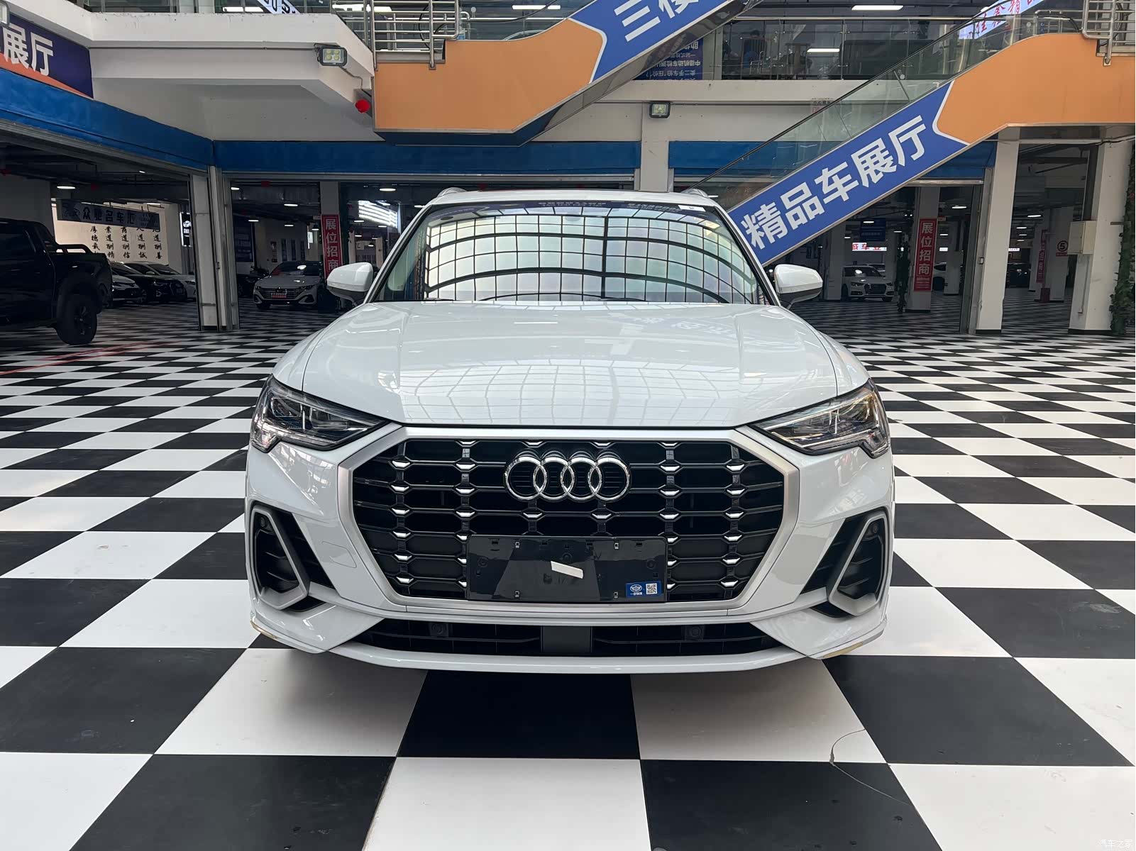 Audi Q3, 2023 2