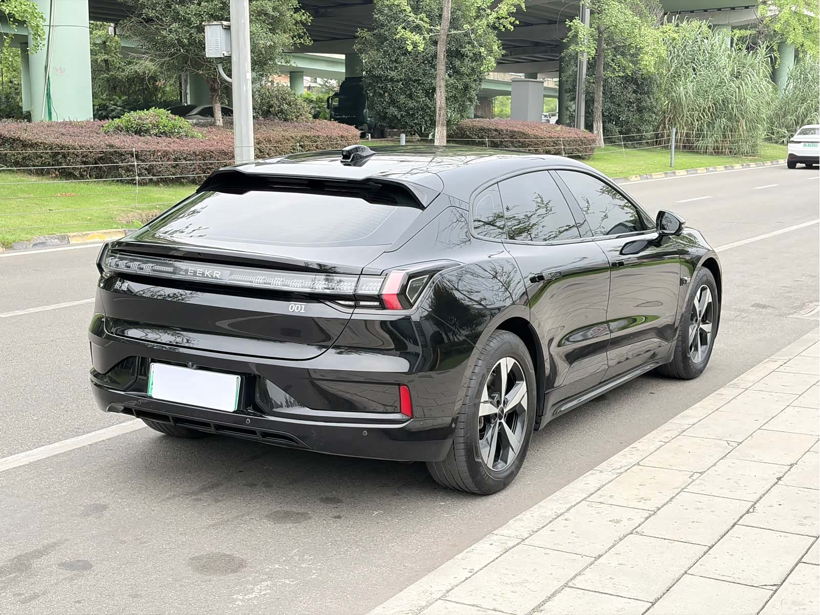 Zeekr 001, 2023 10