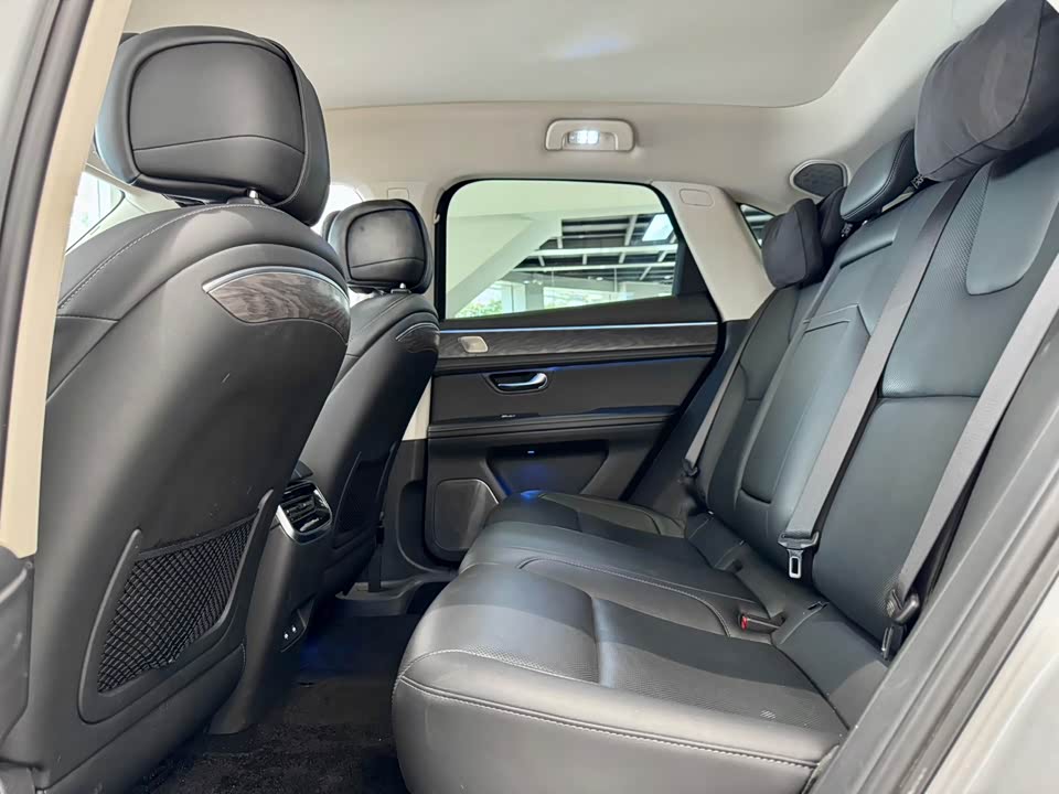 AITO Ask the world M5