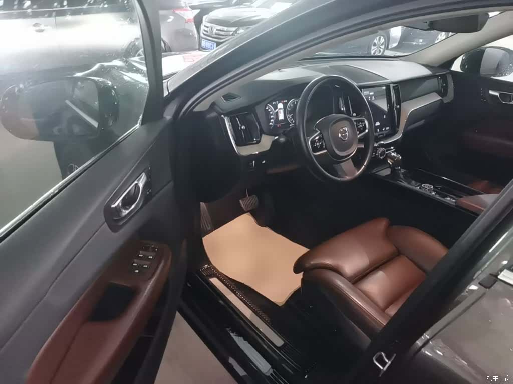 Volvo XC60, 2019 16