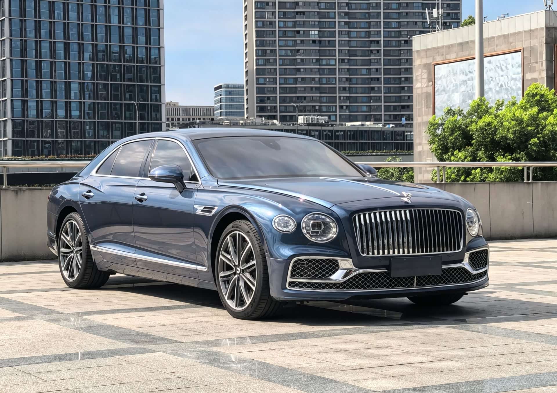 Bentley Flying Spur, 2023 3