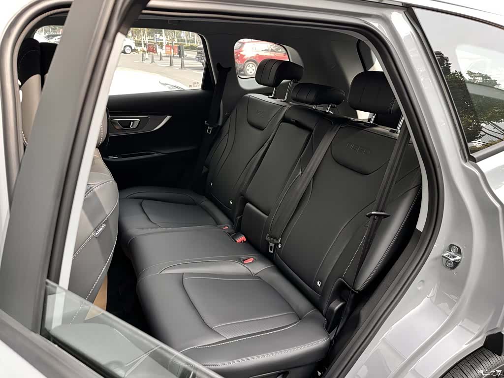 Chery Tiggo 8, 2025 25