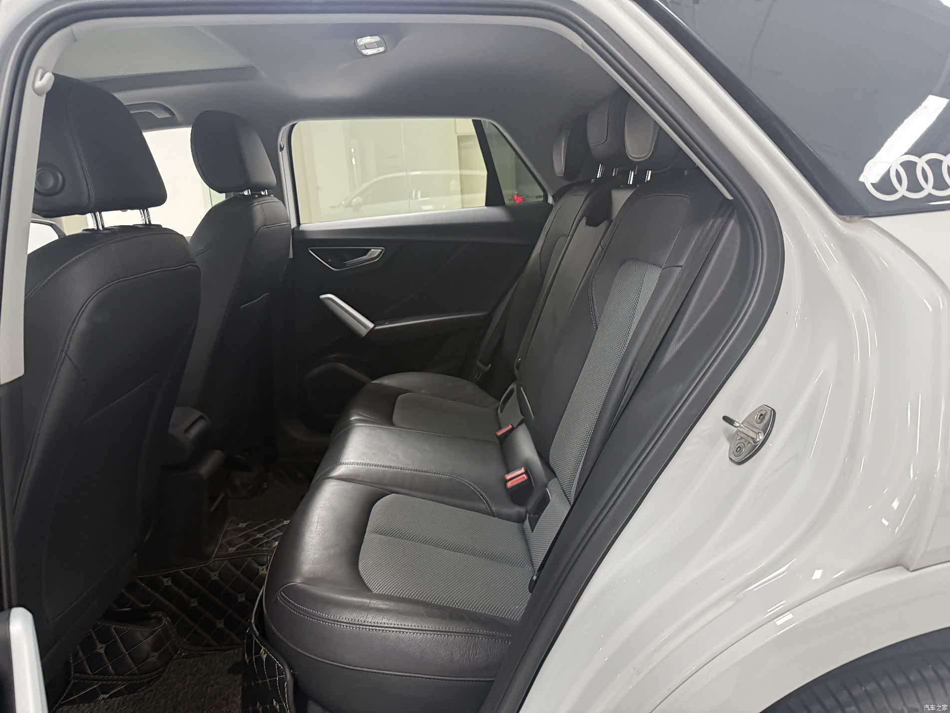 Audi Q2L, 2019 14