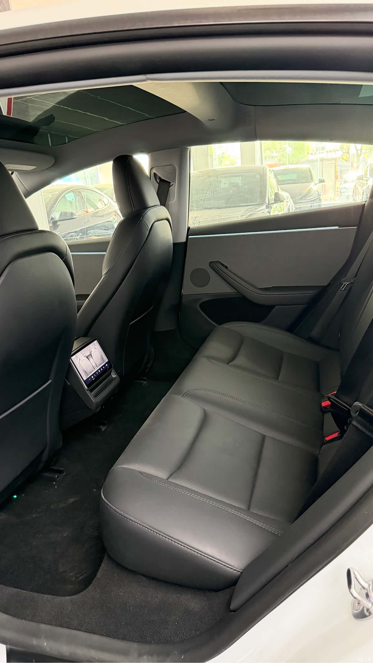Tesla Model 3, 2025 9