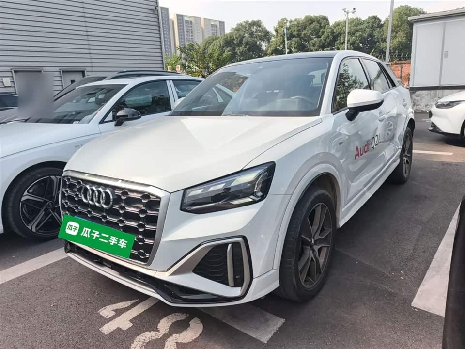 Audi Q2L