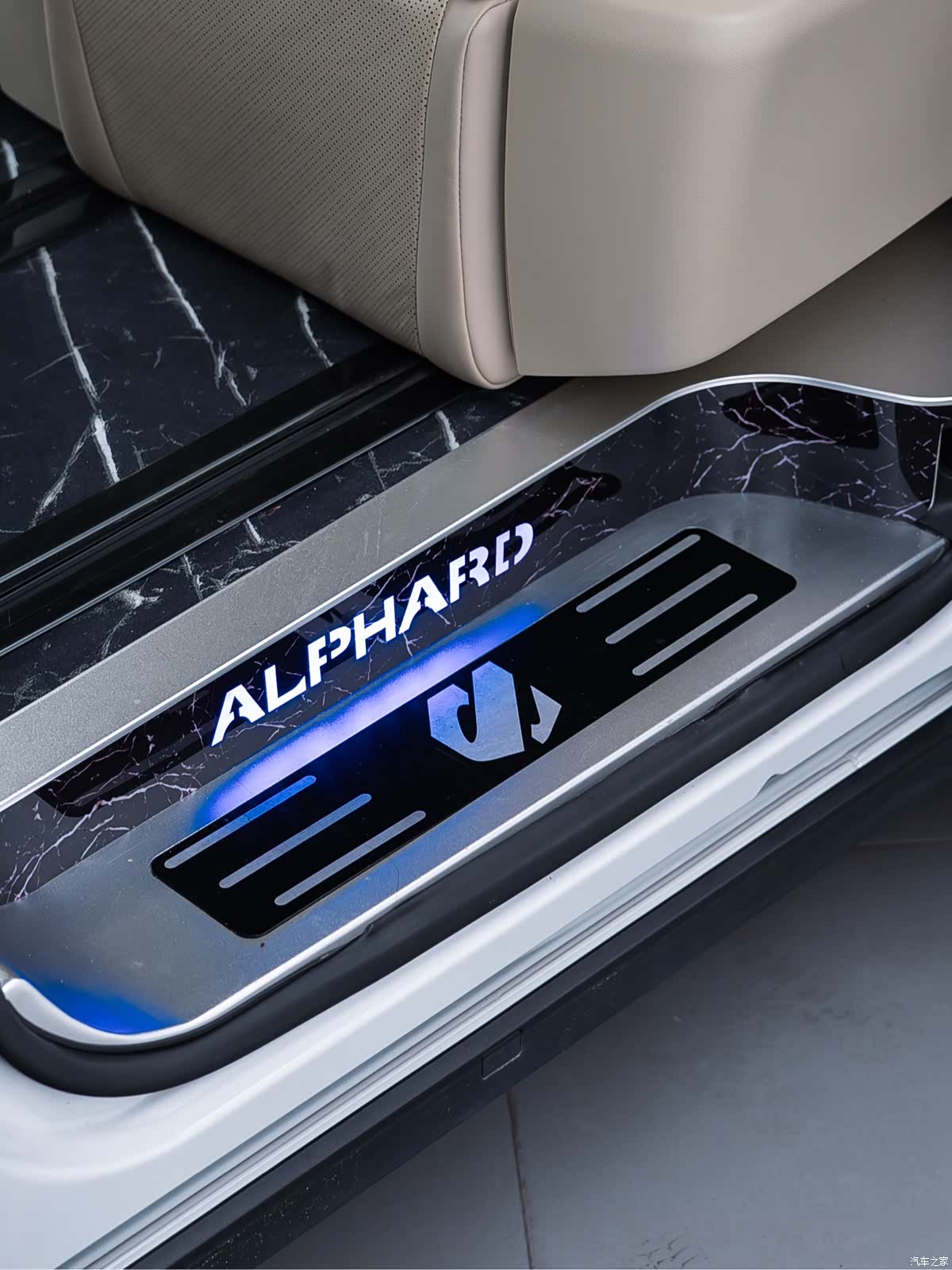 Toyota Alphard, 2024 26