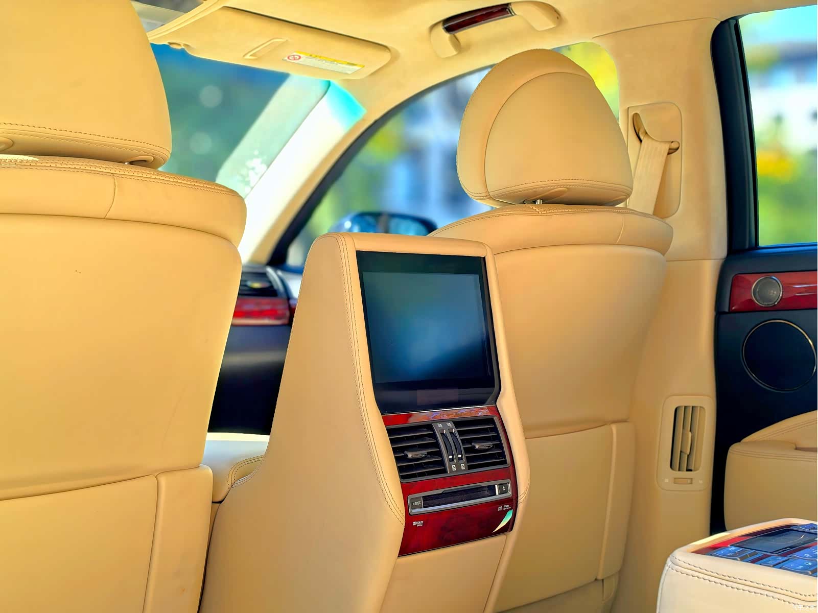 Lexus LS, 2011 10