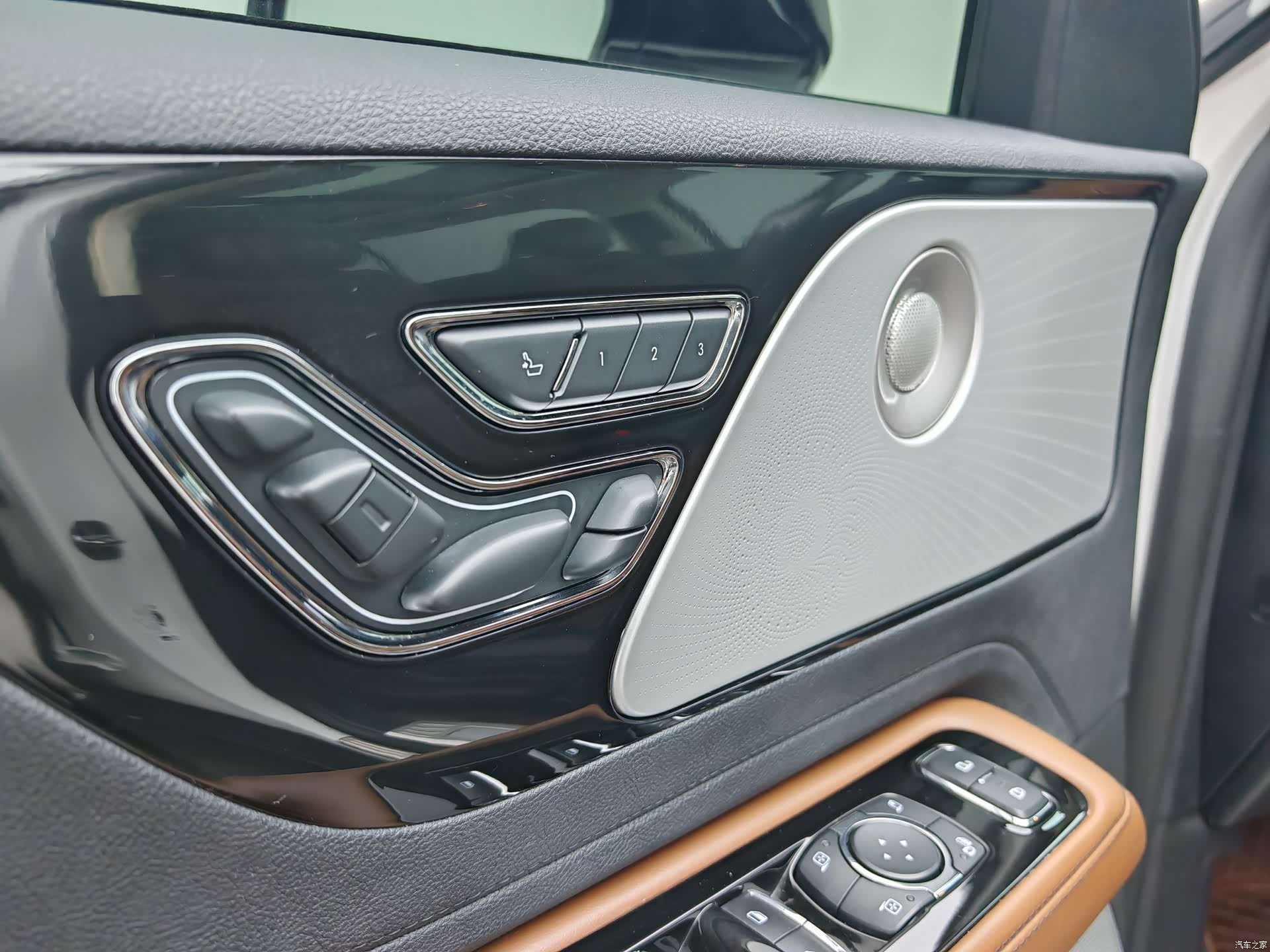 Lincoln Aviator, 2022 11