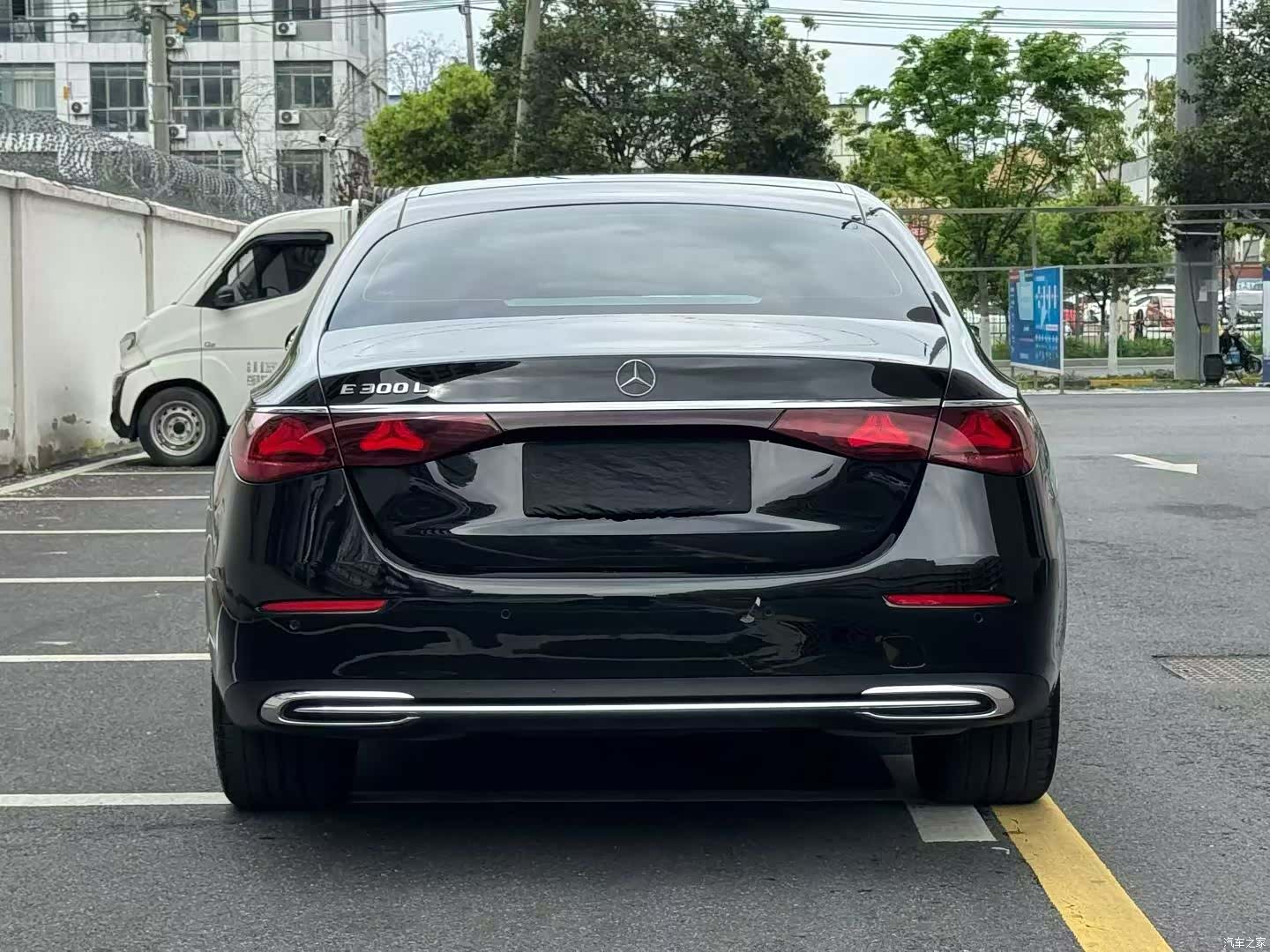 Mercedes-Benz E-Class, 2024 8
