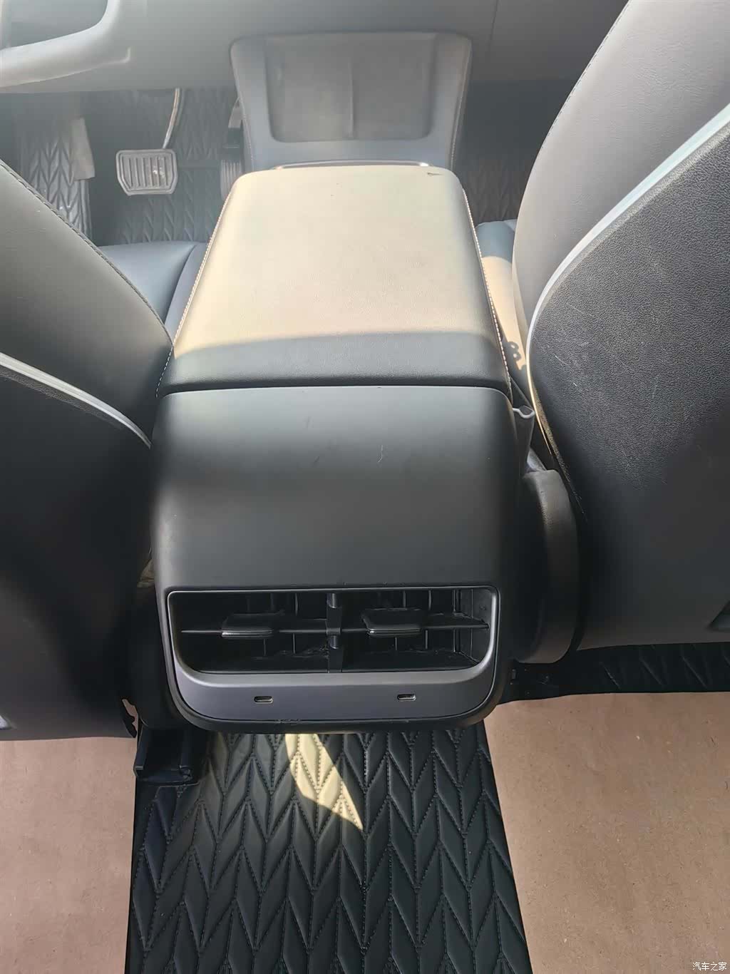 Tesla Model 3, 2023 12