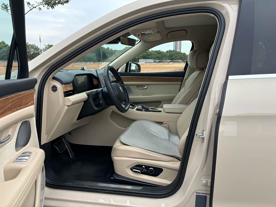 AITO Ask the world M5