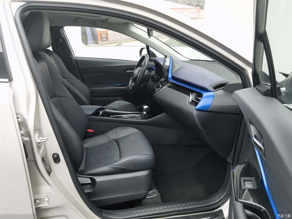 Toyota C-HR, 2022 23