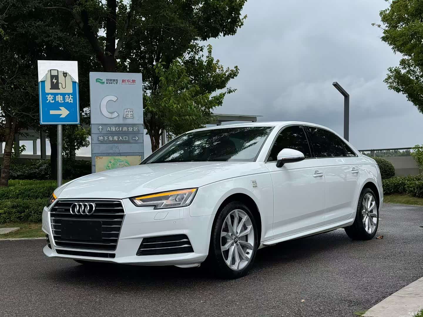 Audi A4L, 2016 1