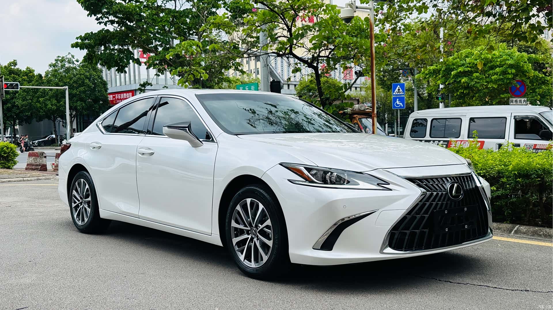 Lexus ES, 2023 3
