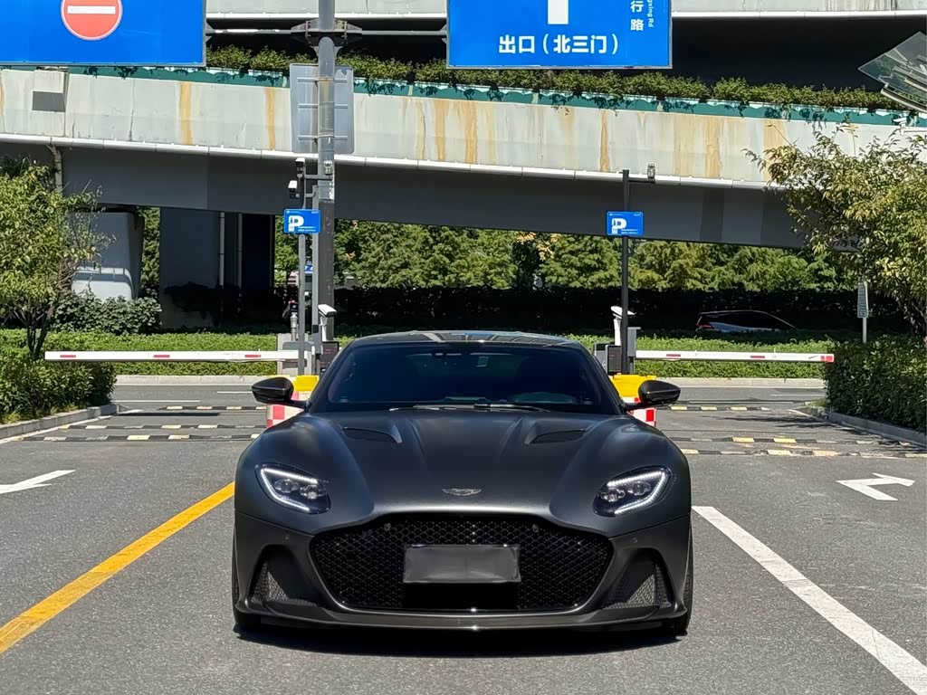 Aston Martin DBS