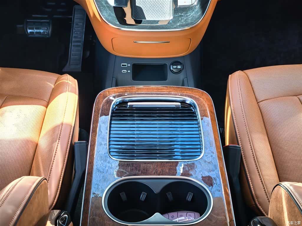 Hongqi HQ9, 2023 13