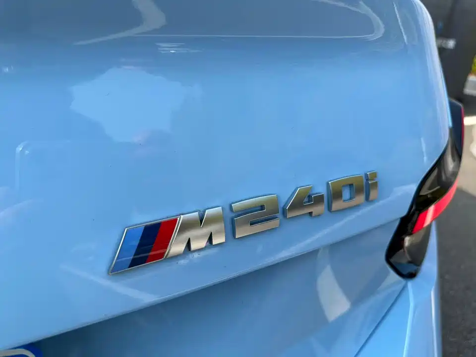 BMW M240i