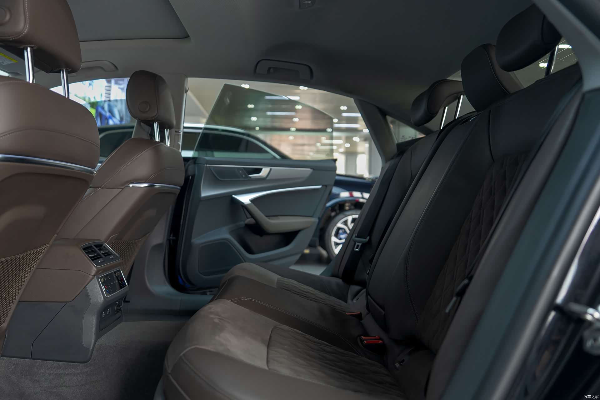 Audi A7L, 2023 14