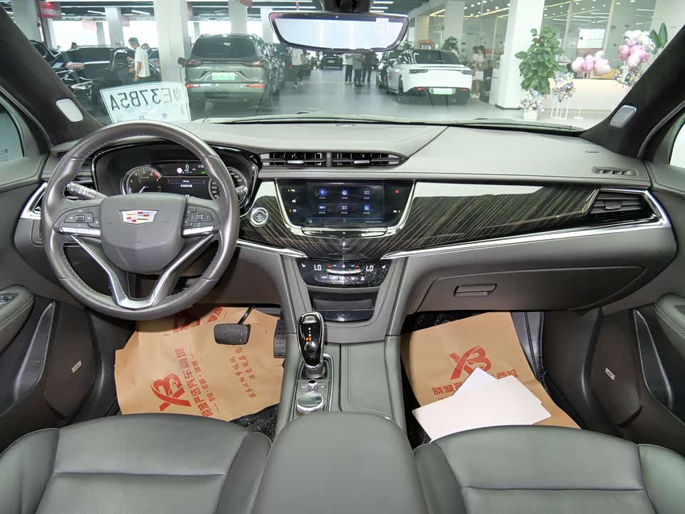 Cadillac XT6