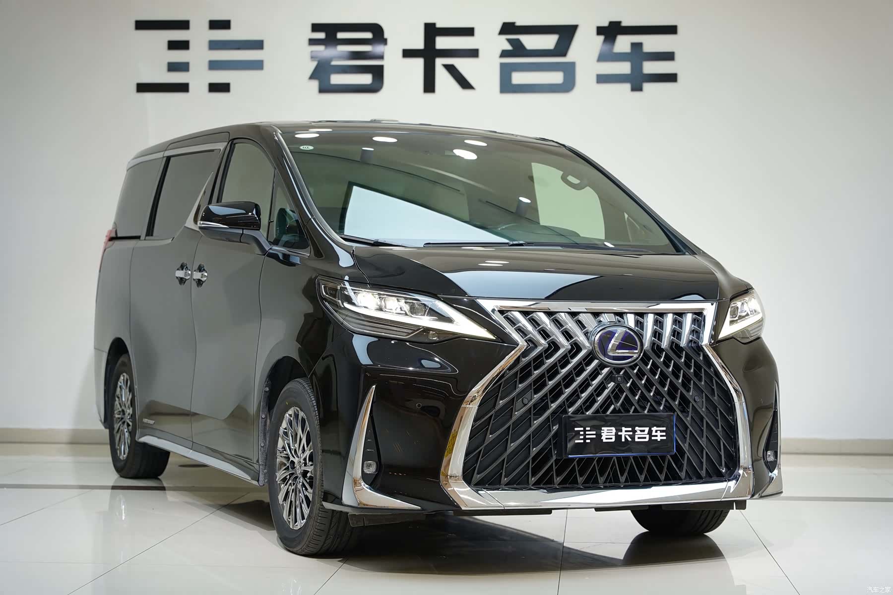 Lexus LM, 2022 3