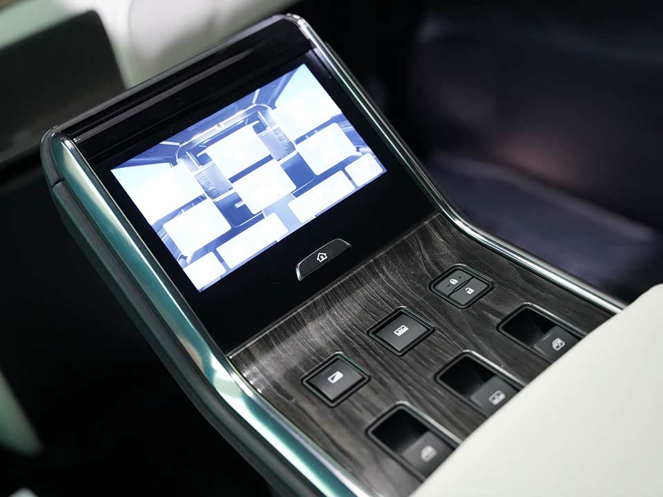 Lexus LM Lexus LM