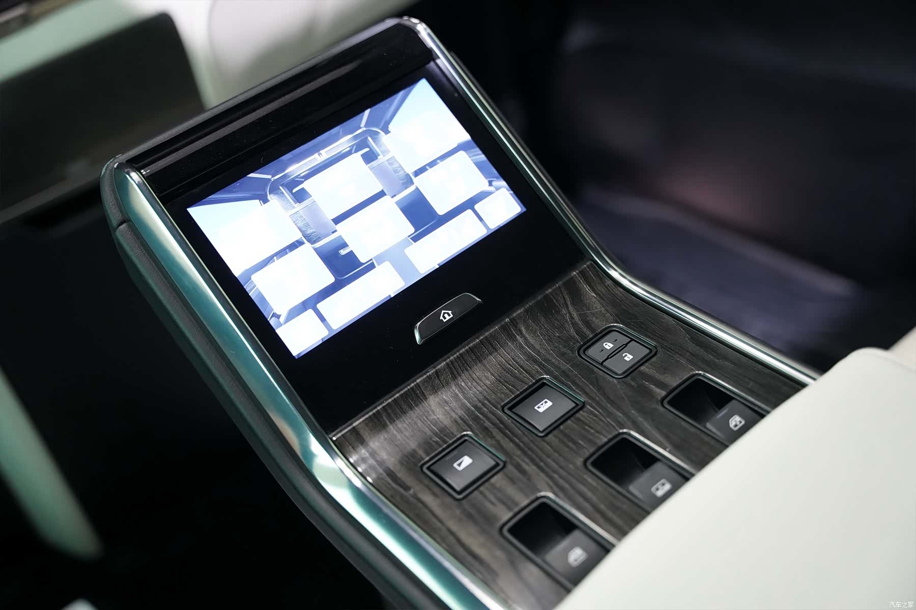 Lexus LM, 2022 17
