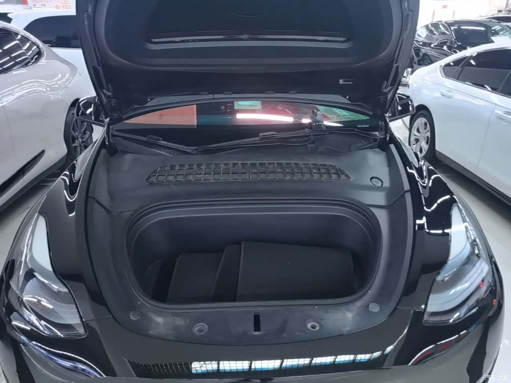 Tesla Model Y, 2023 20