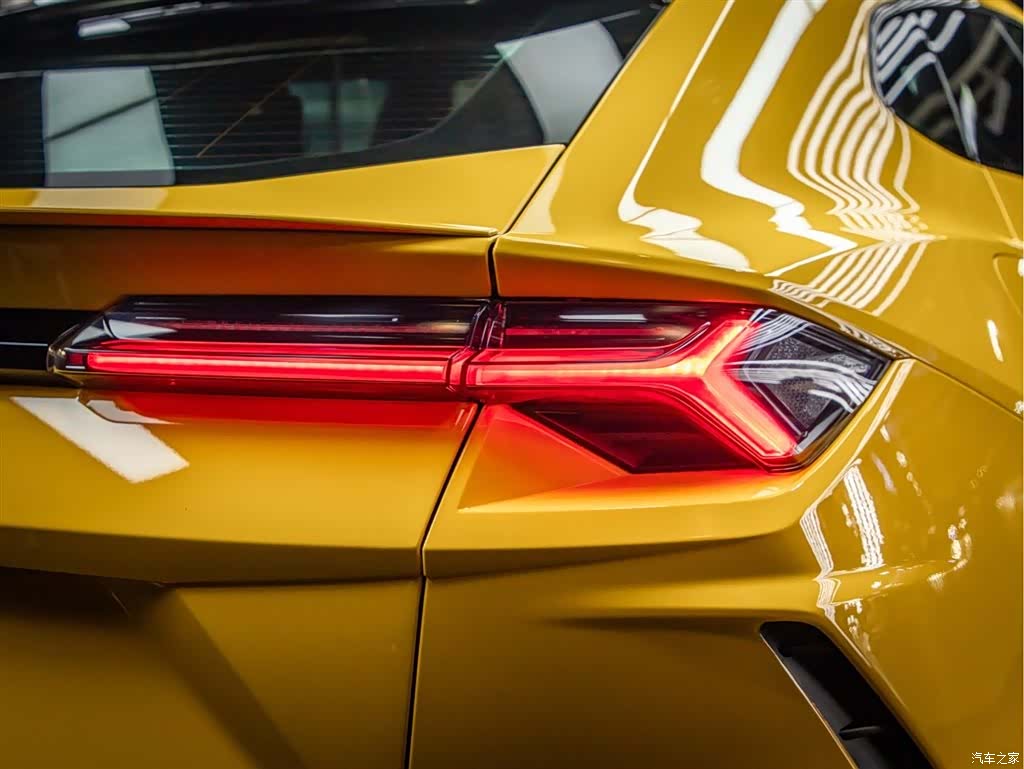 Lamborghini Urus, 2022 11