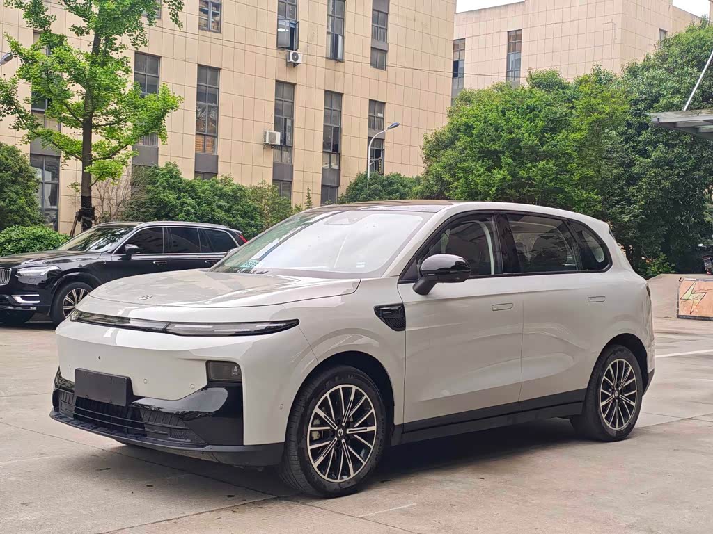 Leapmotor B10