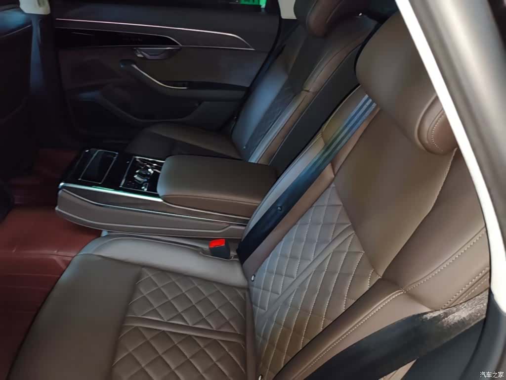 Audi A8L, 2021 13